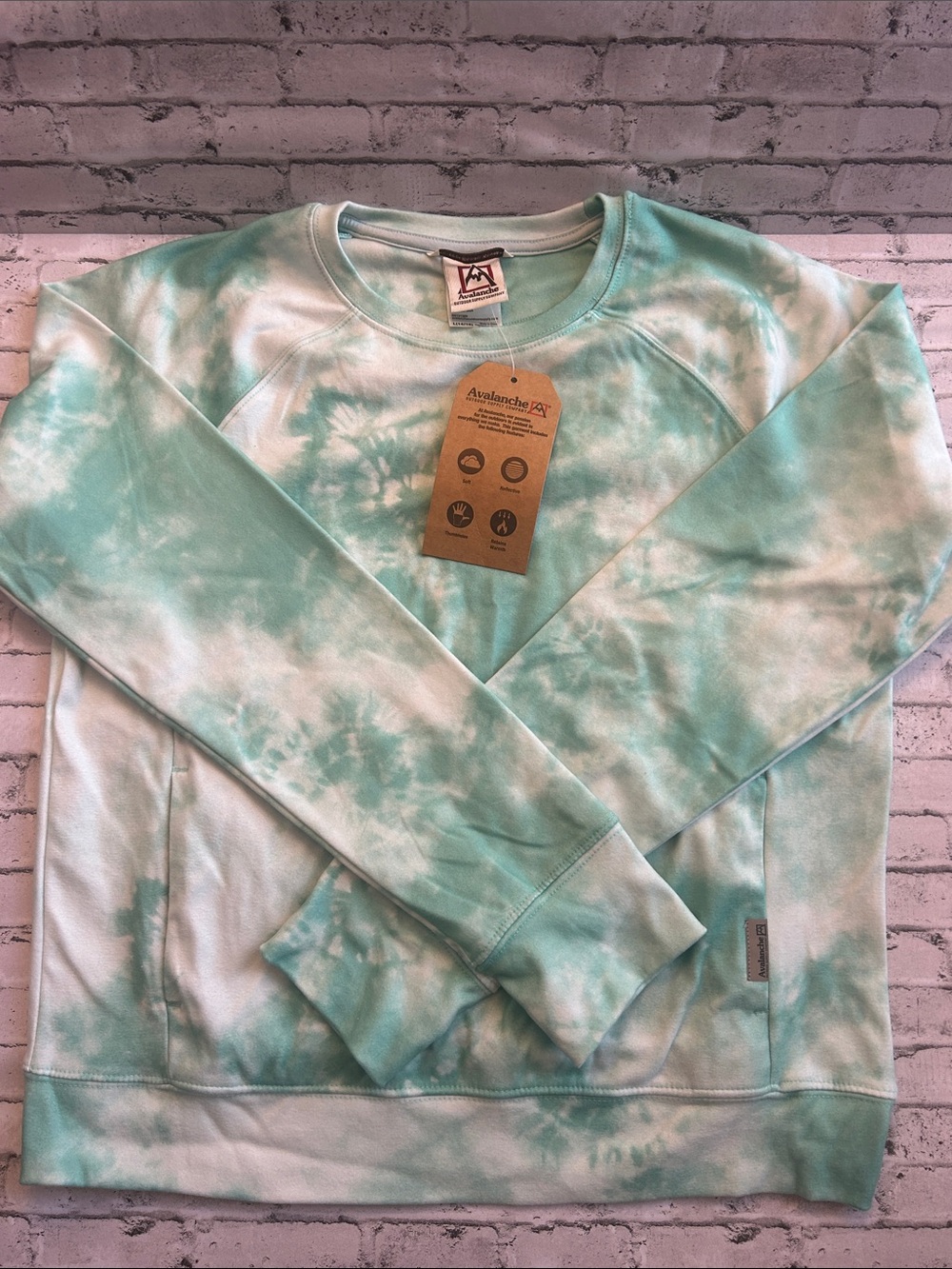 NWT Avalanche Mint Green and White Tie-Dye Crewneck Sweatshirt
